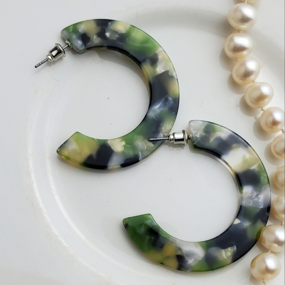💫5/$25 Translucent Green Boho Earrings
